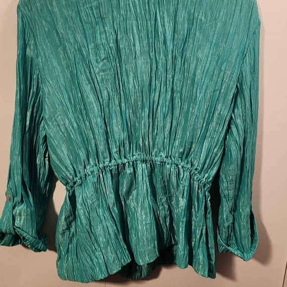Shimmering green blouse - Picture 3 of 4